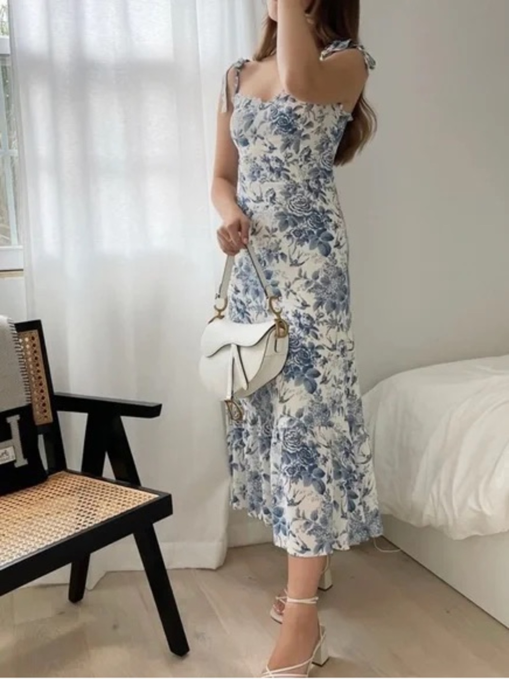 Reformation Nikita Dress in blue and white floral pompadour - 6 - Picture 7 of 10